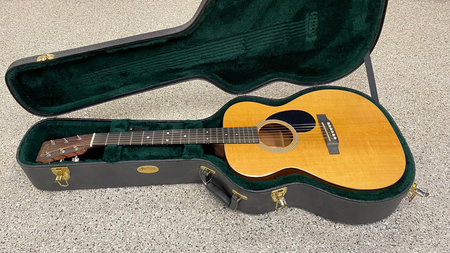 MARTIN USA OM-01 GT Western-Gitarre