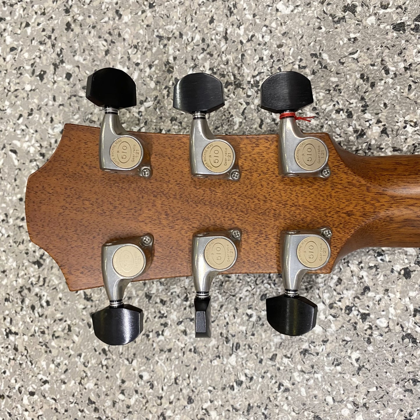 FURCH Red Deluxe GcE LI mit Tonabnehmer LR.BAGGS EAS-VTC Western-Gitarre
