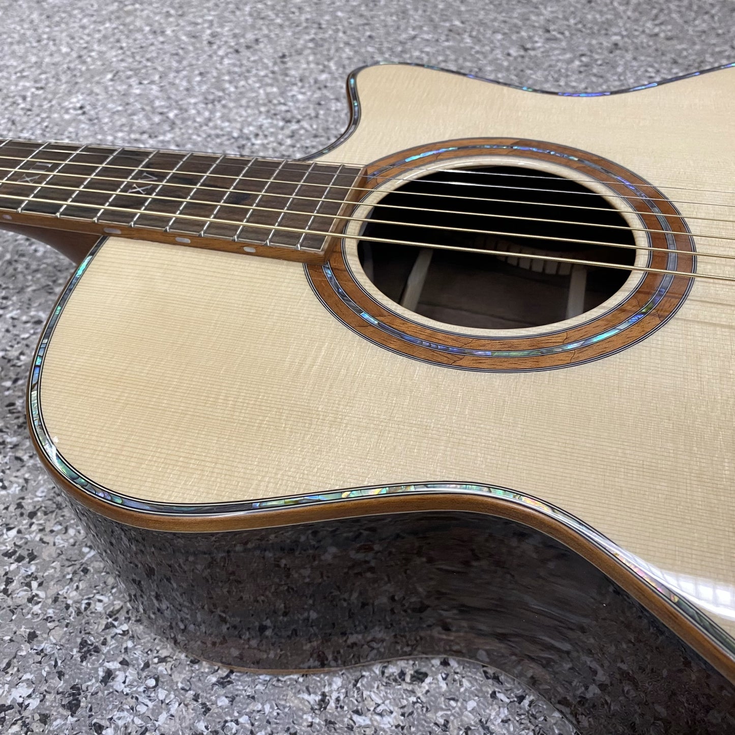 FURCH Red Deluxe GcE LI mit Tonabnehmer LR.BAGGS EAS-VTC Western-Gitarre