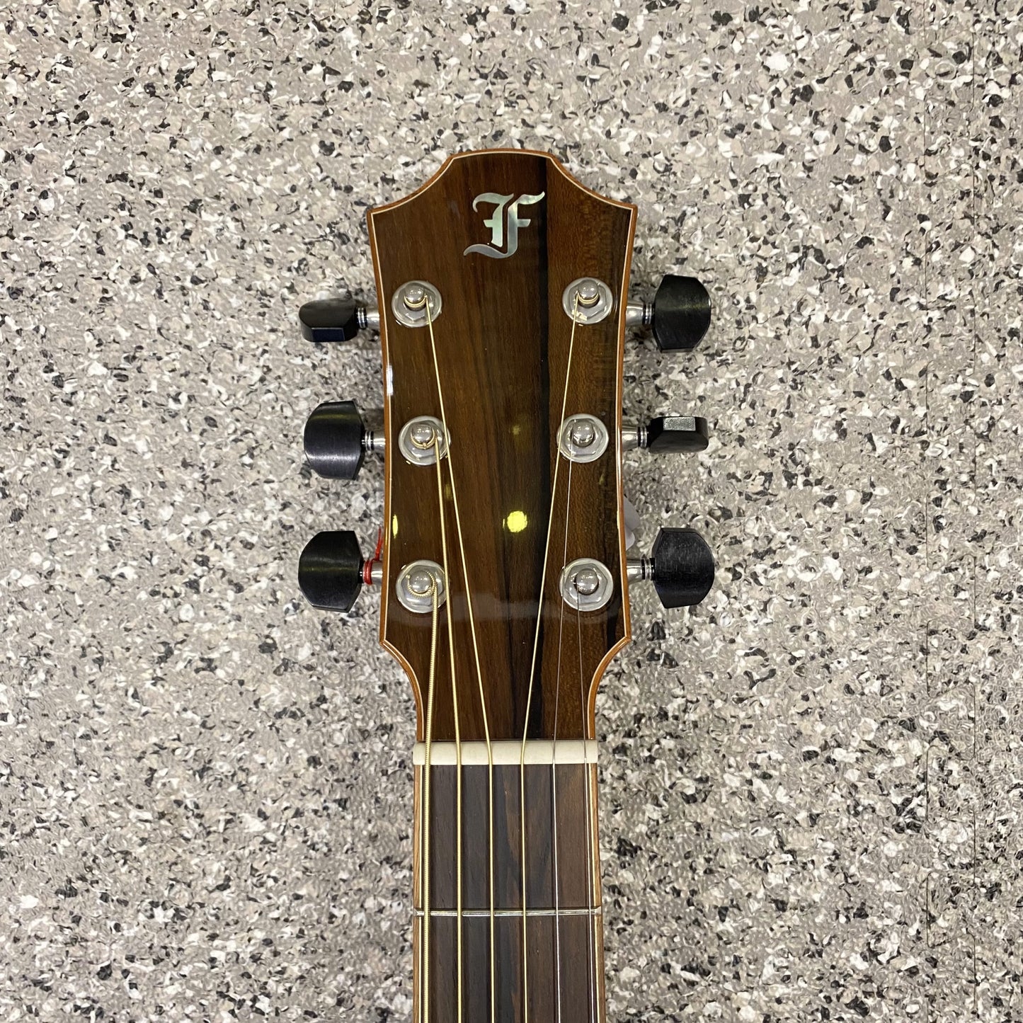 FURCH Red Deluxe GcE LI mit Tonabnehmer LR.BAGGS EAS-VTC Western-Gitarre