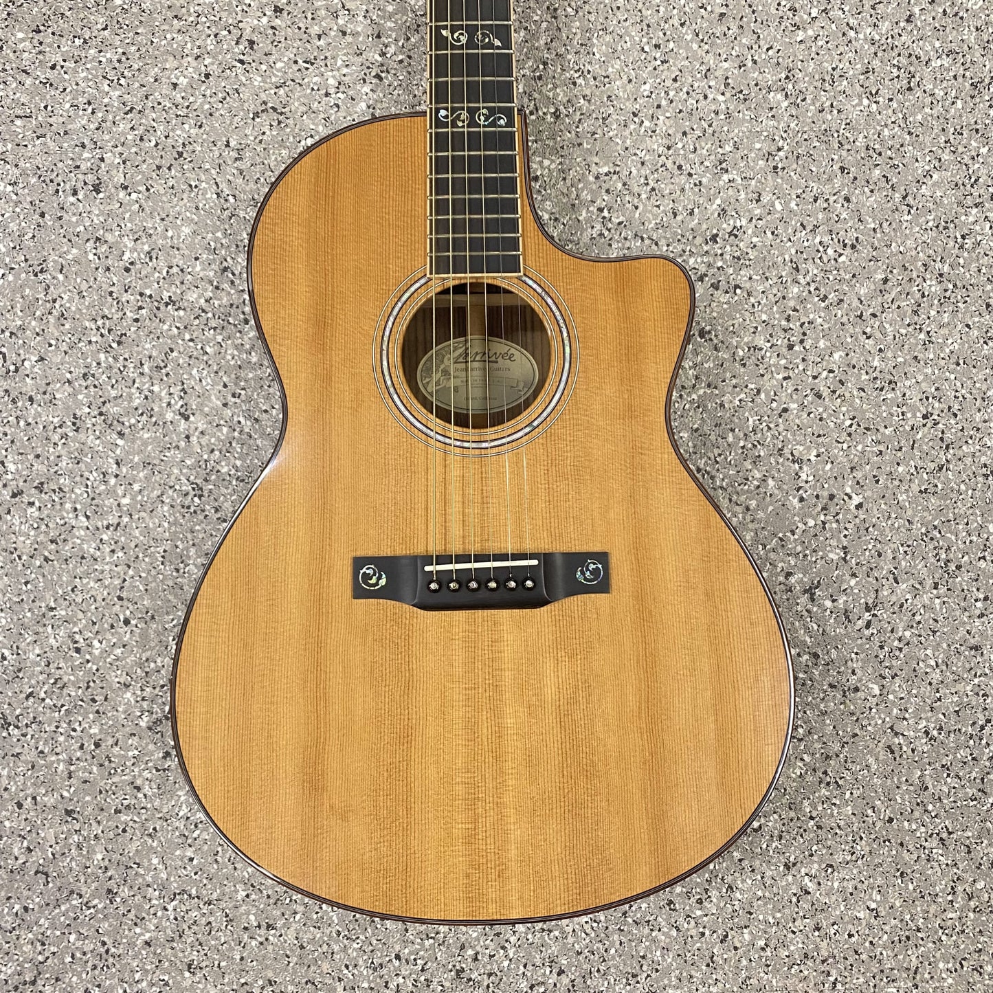 LARRIVEE LSV-11 Vine Inlays inkl. Koffer Western-Gitarre