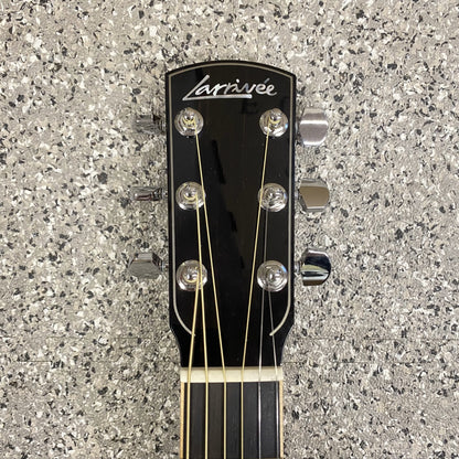 LARRIVEE LSV-11 Vine Inlays inkl. Koffer Western-Gitarre
