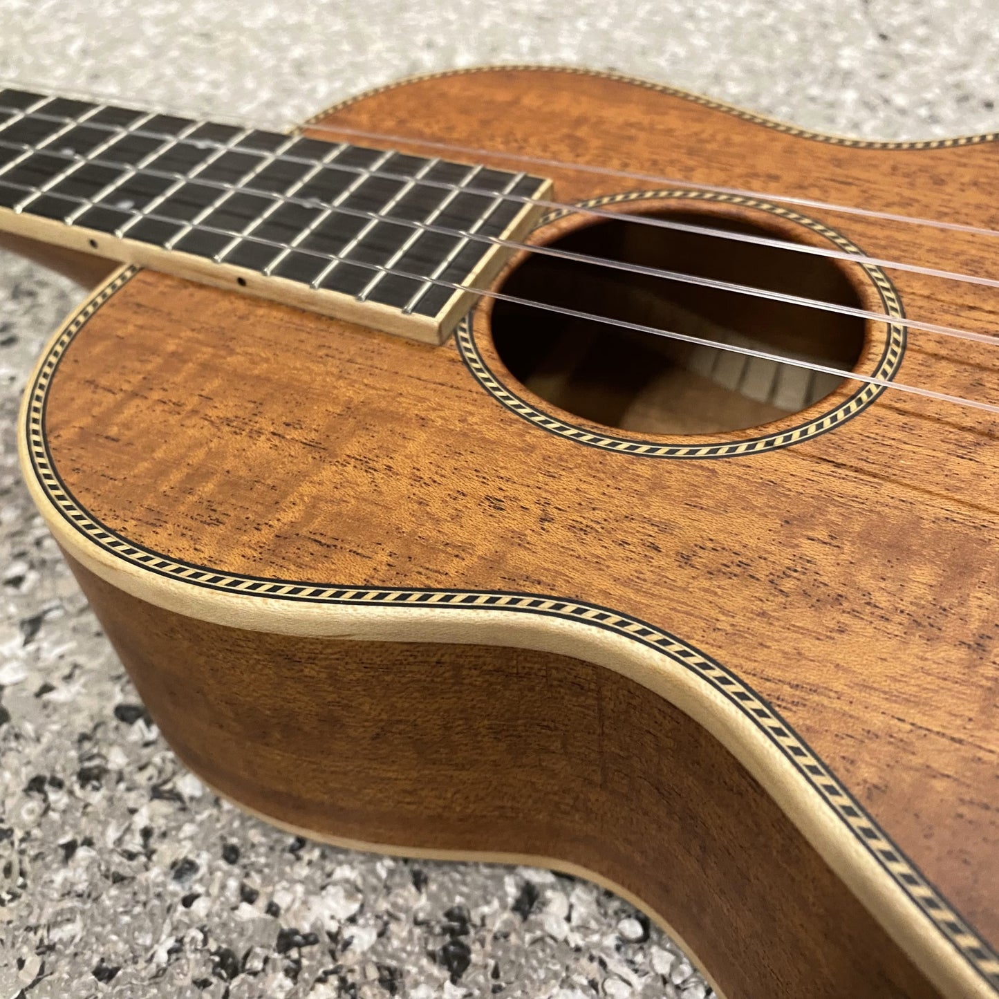 LARRIVEE Ukulele UC-40MM inklusive Transportcase