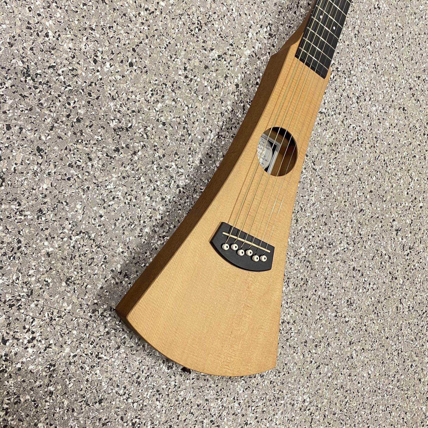 MARTIN & CO Backpacker Travelling Guitar inkl. GigBag Western-Gitarre