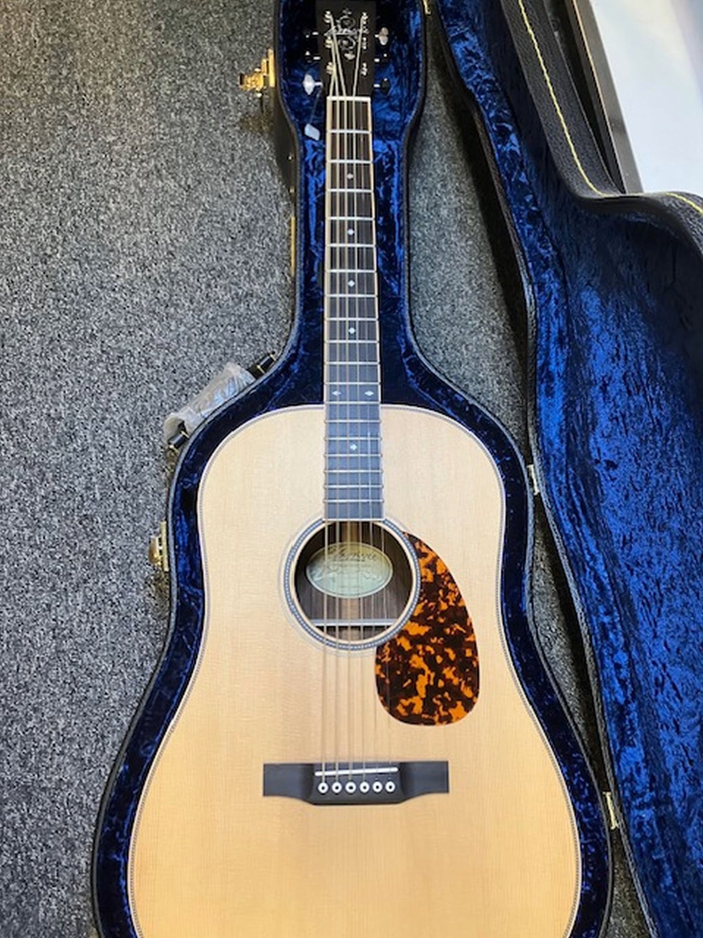 LARRIVEE SD-40 RW mit VINE Kopfplatte inkl. Koffer Western-Gitarre